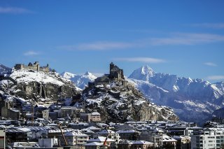 Les châteaux de Valère et Tourbillon, au-dessus de Sion, font désormais partie de l'association Les Châteaux suisses (archives). KEYSTONE/OLIVIER MAIRE